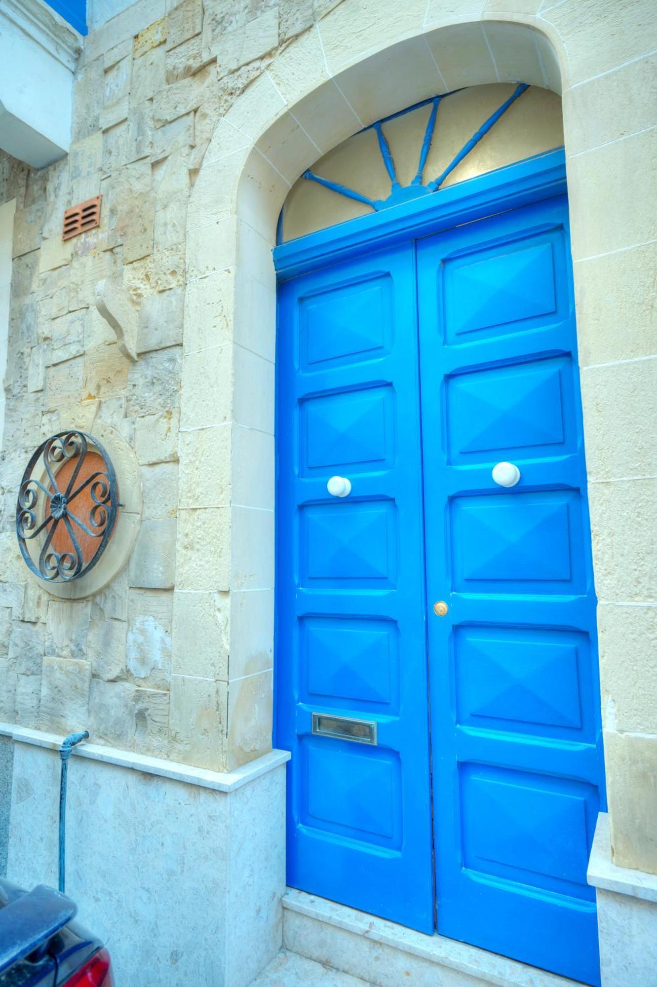 Seaview Sliema 30 Seconds To High Street & Ferry, 2X Double En-Suite Bedrooms, Modern Whole Traditional Townhouse, Kitchen, Living Area, & Roof Terrace Σλιέμα Εξωτερικό φωτογραφία