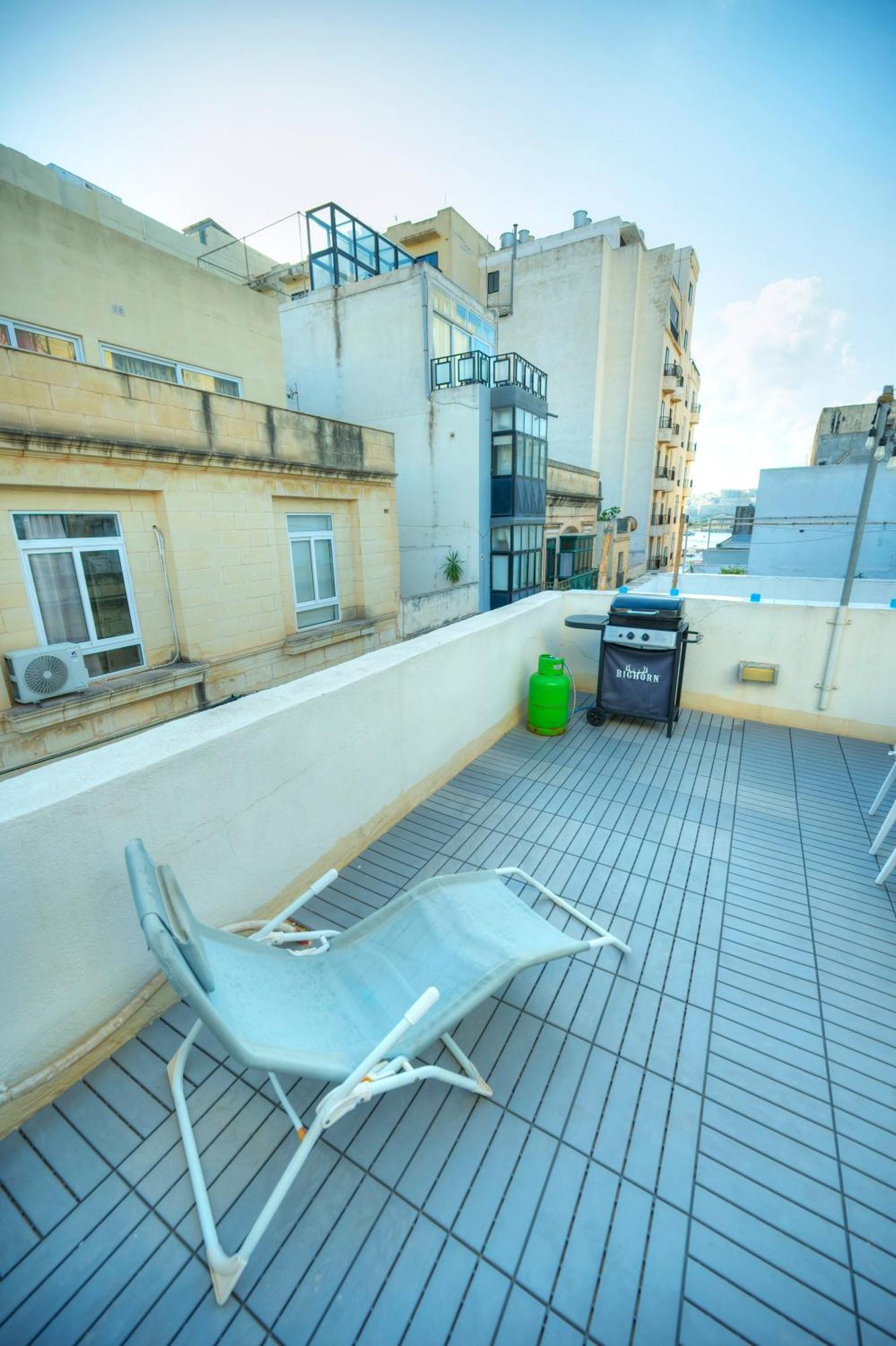 Seaview Sliema 30 Seconds To High Street & Ferry, 2X Double En-Suite Bedrooms, Modern Whole Traditional Townhouse, Kitchen, Living Area, & Roof Terrace Σλιέμα Εξωτερικό φωτογραφία