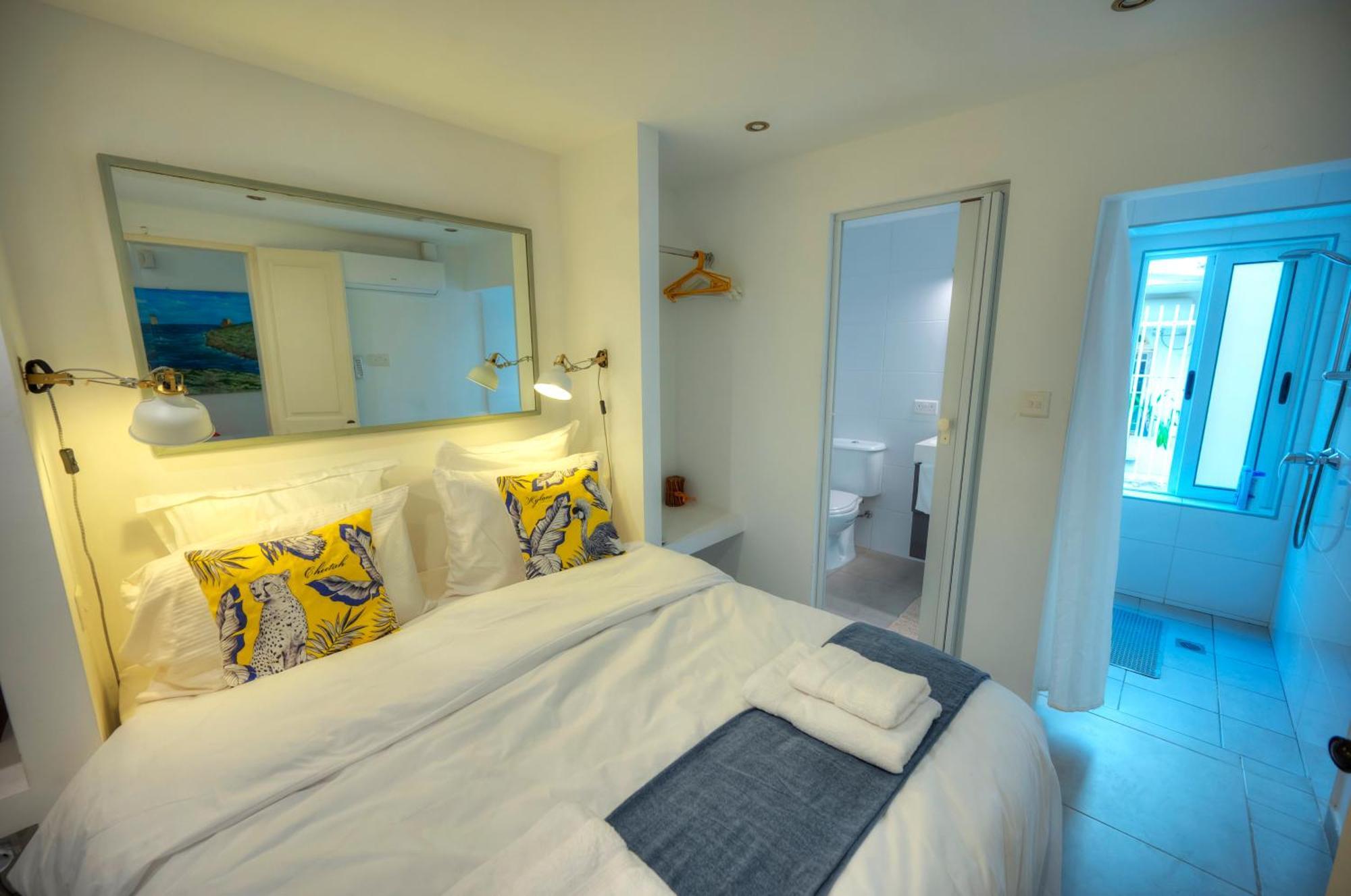 Seaview Sliema 30 Seconds To High Street & Ferry, 2X Double En-Suite Bedrooms, Modern Whole Traditional Townhouse, Kitchen, Living Area, & Roof Terrace Σλιέμα Εξωτερικό φωτογραφία