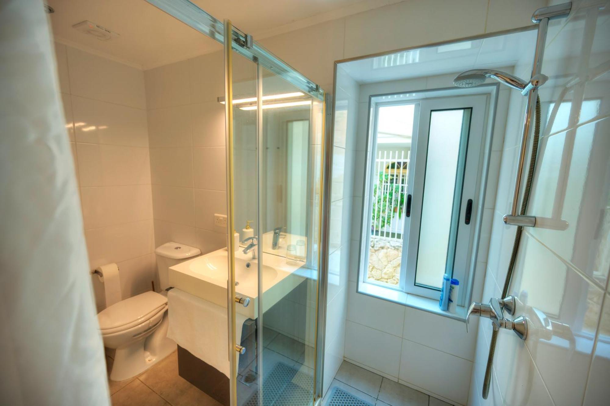 Seaview Sliema 30 Seconds To High Street & Ferry, 2X Double En-Suite Bedrooms, Modern Whole Traditional Townhouse, Kitchen, Living Area, & Roof Terrace Σλιέμα Εξωτερικό φωτογραφία