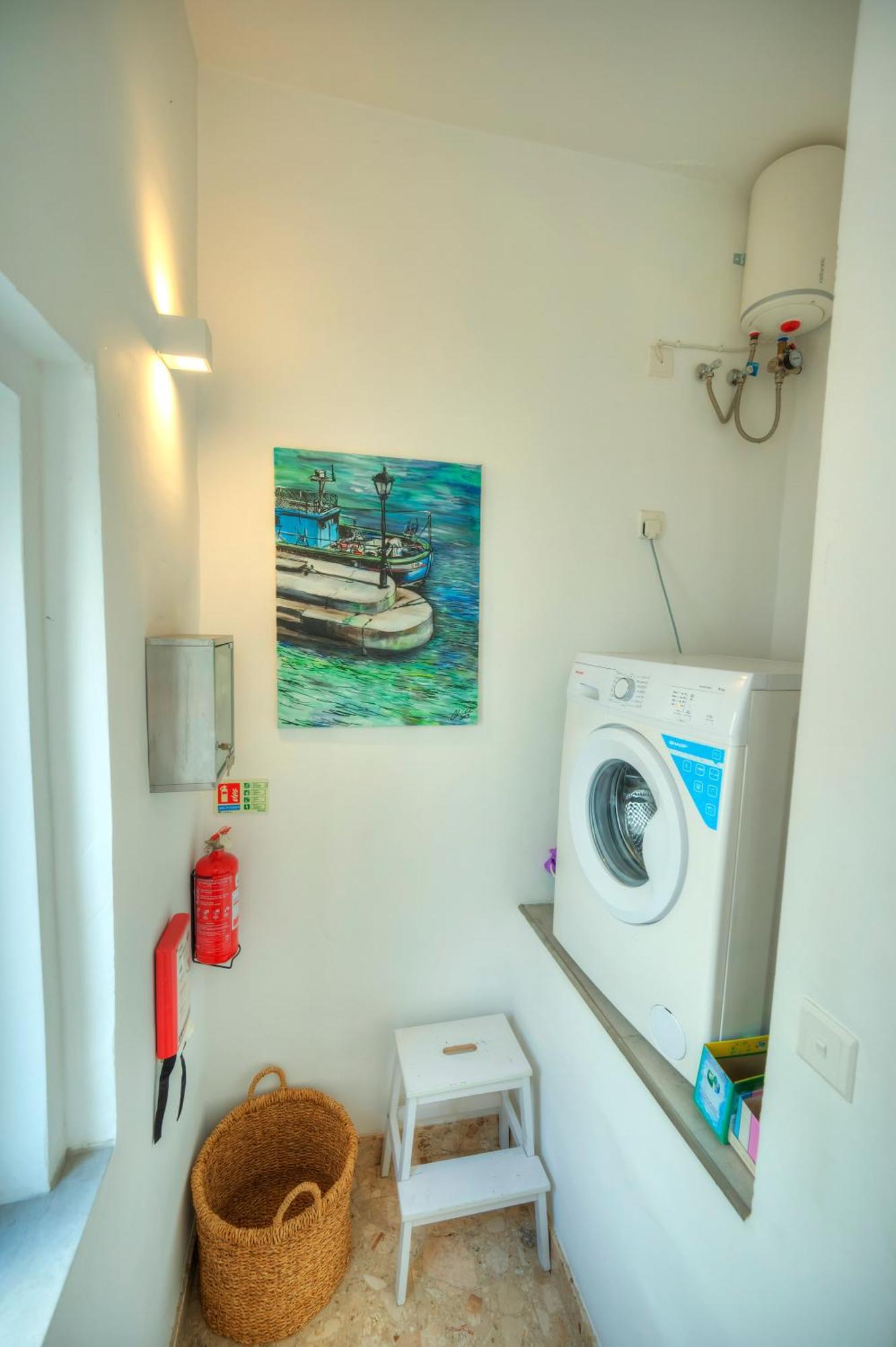 Seaview Sliema 30 Seconds To High Street & Ferry, 2X Double En-Suite Bedrooms, Modern Whole Traditional Townhouse, Kitchen, Living Area, & Roof Terrace Σλιέμα Εξωτερικό φωτογραφία