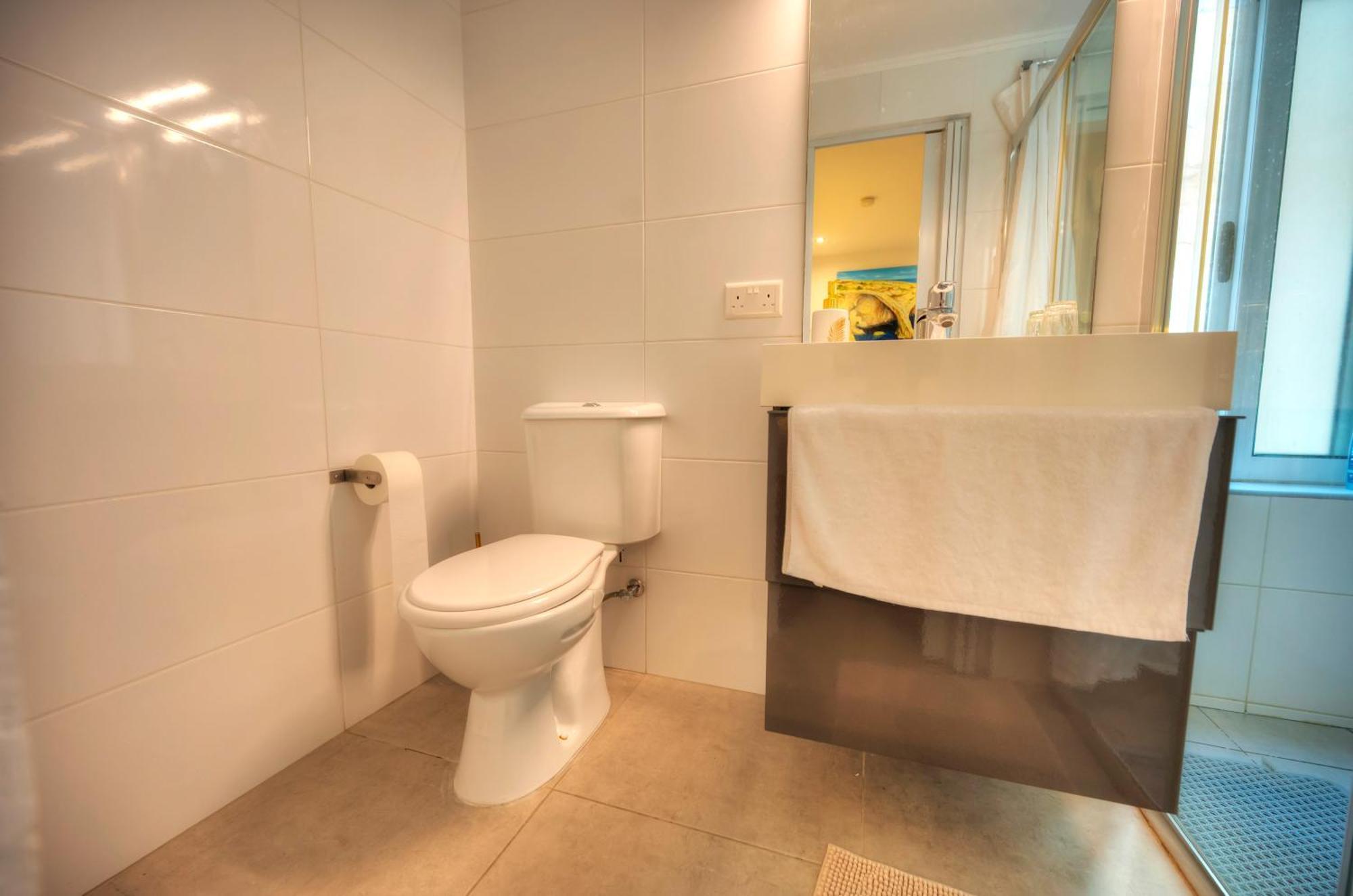Seaview Sliema 30 Seconds To High Street & Ferry, 2X Double En-Suite Bedrooms, Modern Whole Traditional Townhouse, Kitchen, Living Area, & Roof Terrace Σλιέμα Εξωτερικό φωτογραφία