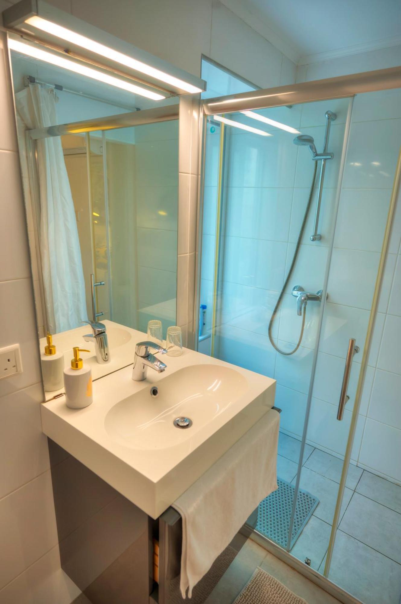 Seaview Sliema 30 Seconds To High Street & Ferry, 2X Double En-Suite Bedrooms, Modern Whole Traditional Townhouse, Kitchen, Living Area, & Roof Terrace Σλιέμα Εξωτερικό φωτογραφία