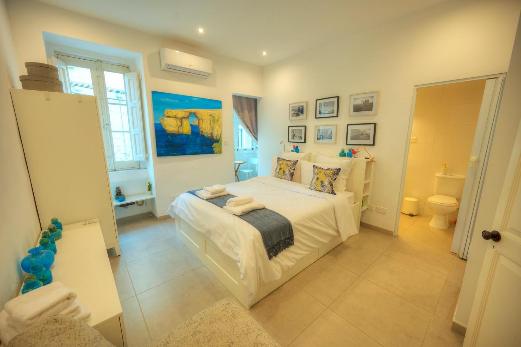 Seaview Sliema 30 Seconds To High Street & Ferry, 2X Double En-Suite Bedrooms, Modern Whole Traditional Townhouse, Kitchen, Living Area, & Roof Terrace Σλιέμα Εξωτερικό φωτογραφία