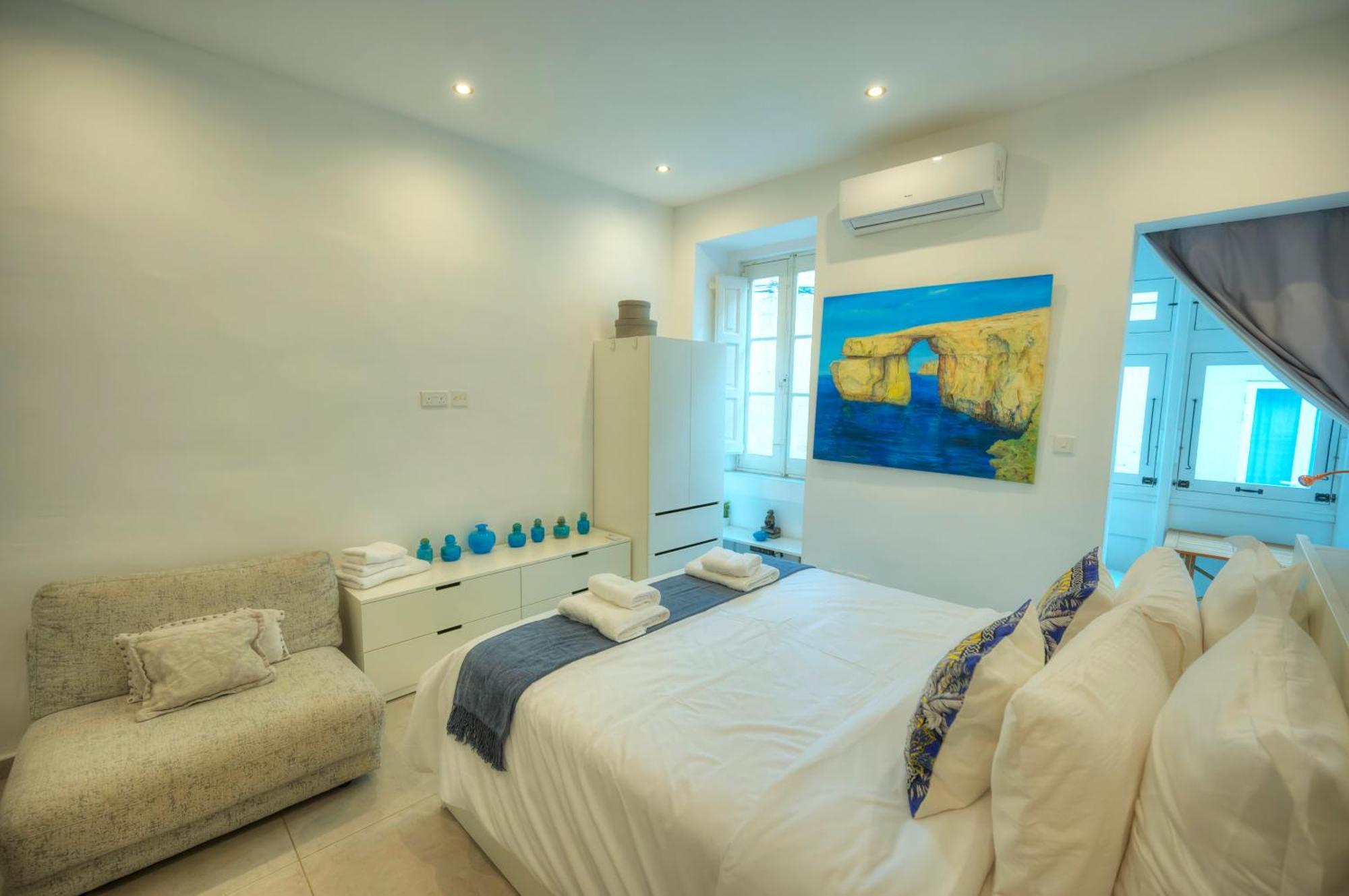 Seaview Sliema 30 Seconds To High Street & Ferry, 2X Double En-Suite Bedrooms, Modern Whole Traditional Townhouse, Kitchen, Living Area, & Roof Terrace Σλιέμα Εξωτερικό φωτογραφία