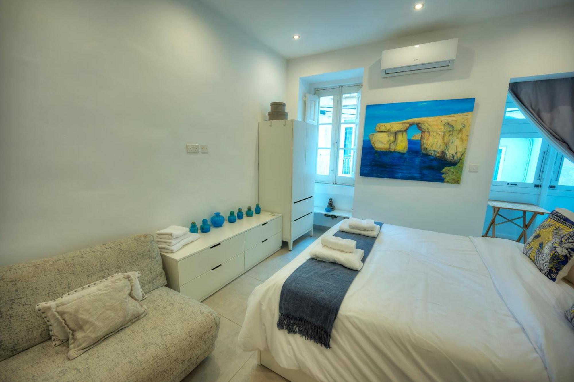 Seaview Sliema 30 Seconds To High Street & Ferry, 2X Double En-Suite Bedrooms, Modern Whole Traditional Townhouse, Kitchen, Living Area, & Roof Terrace Σλιέμα Εξωτερικό φωτογραφία