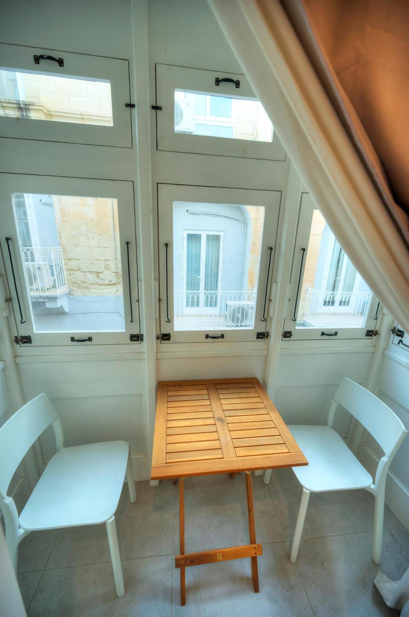 Seaview Sliema 30 Seconds To High Street & Ferry, 2X Double En-Suite Bedrooms, Modern Whole Traditional Townhouse, Kitchen, Living Area, & Roof Terrace Σλιέμα Εξωτερικό φωτογραφία