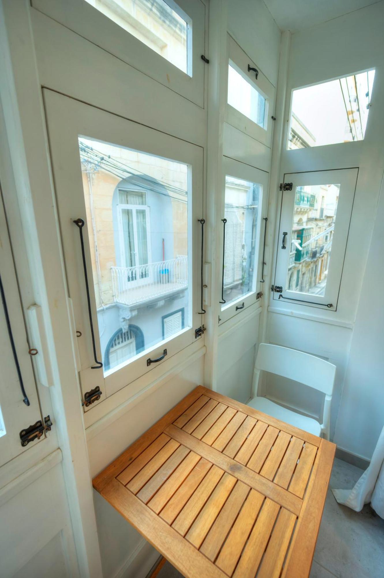 Seaview Sliema 30 Seconds To High Street & Ferry, 2X Double En-Suite Bedrooms, Modern Whole Traditional Townhouse, Kitchen, Living Area, & Roof Terrace Σλιέμα Εξωτερικό φωτογραφία
