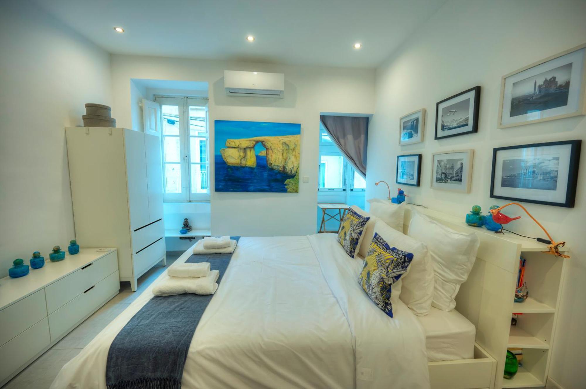 Seaview Sliema 30 Seconds To High Street & Ferry, 2X Double En-Suite Bedrooms, Modern Whole Traditional Townhouse, Kitchen, Living Area, & Roof Terrace Σλιέμα Εξωτερικό φωτογραφία